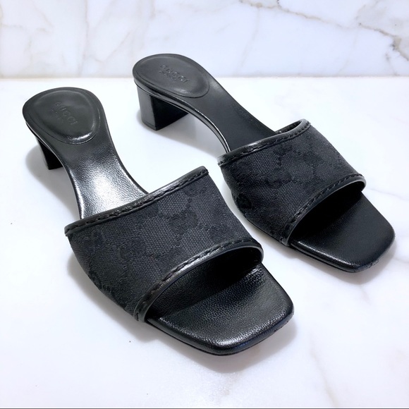 Gucci Shoes - Gucci Monogram Sandal size 7